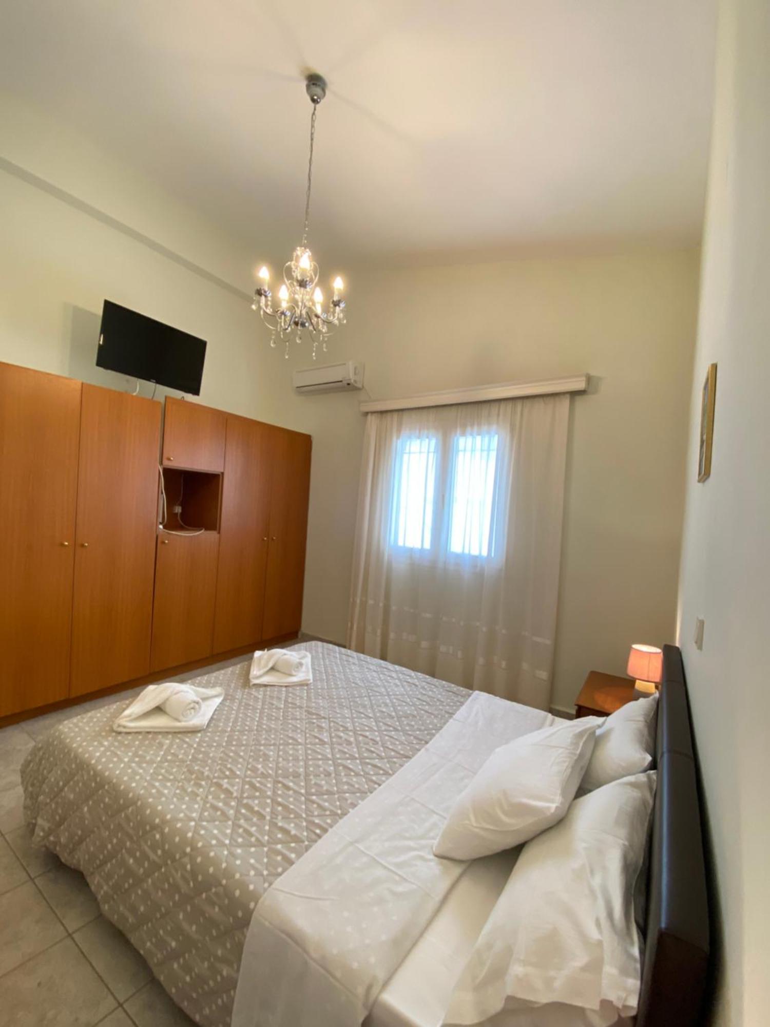 Aronis Spyros Panoramic Seaview Apartments Longós Habitación foto