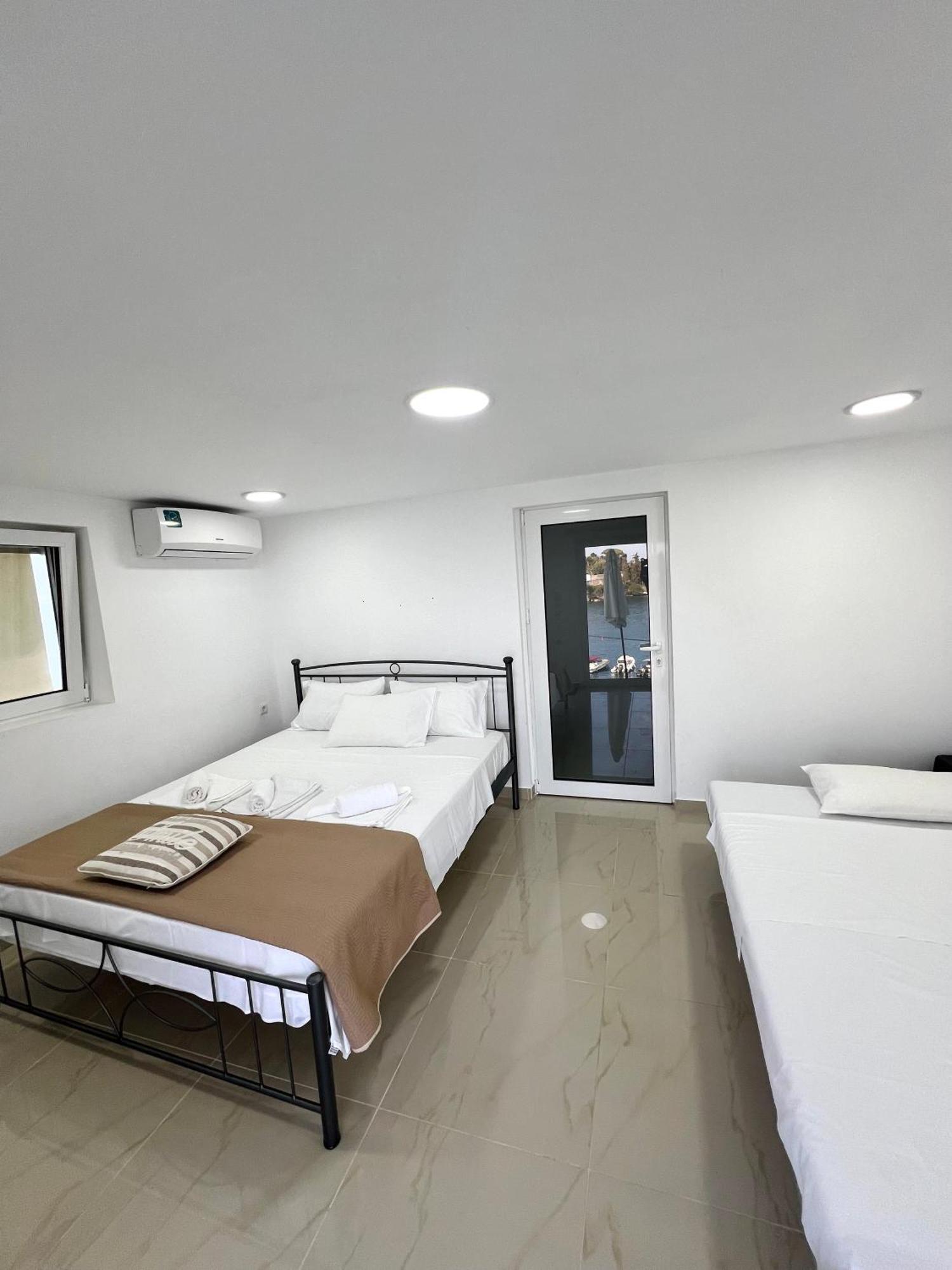 Aronis Spyros Panoramic Seaview Apartments Longós Habitación foto